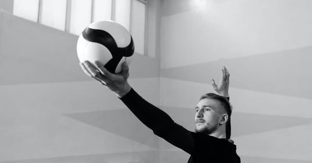 Jak odbierać i wystawiać piłkę w trudnych sytuacjach - porady