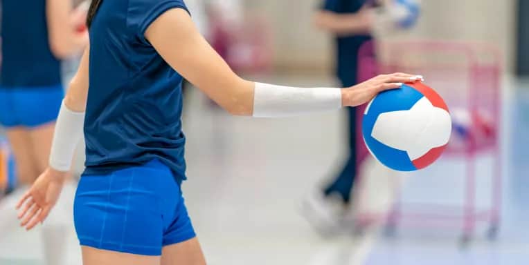 Jak wybrać idealne rękawki siatkarskie damskie: praktyczny poradnik